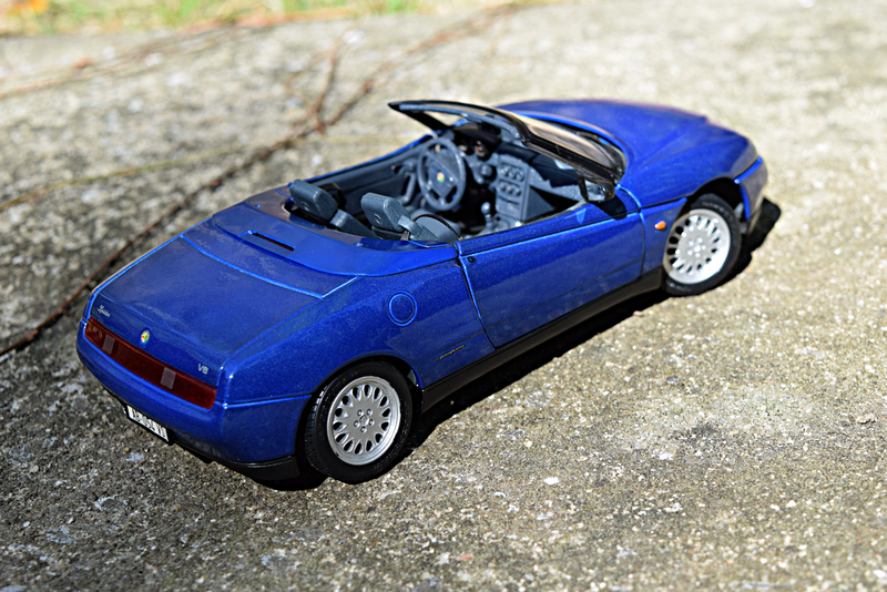 Illustration for article titled 1995 Alfa Romeo Spider by Maisto